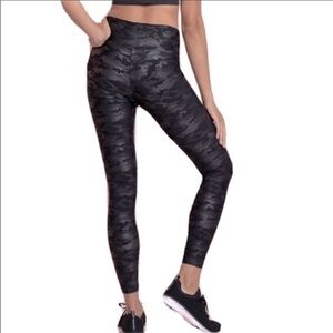 New Peach Black Gloss Camo Citadel Leggings $89 Athletic Workout Active
